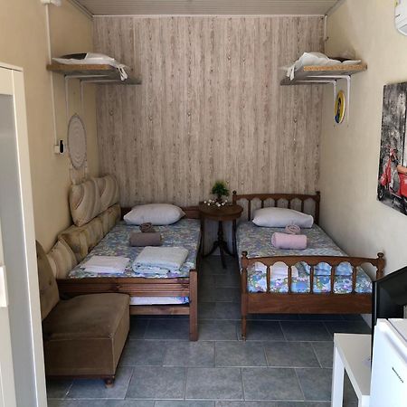Converted Shed Studio & Garden Hanging Bed Порто-Рафти Экстерьер фото