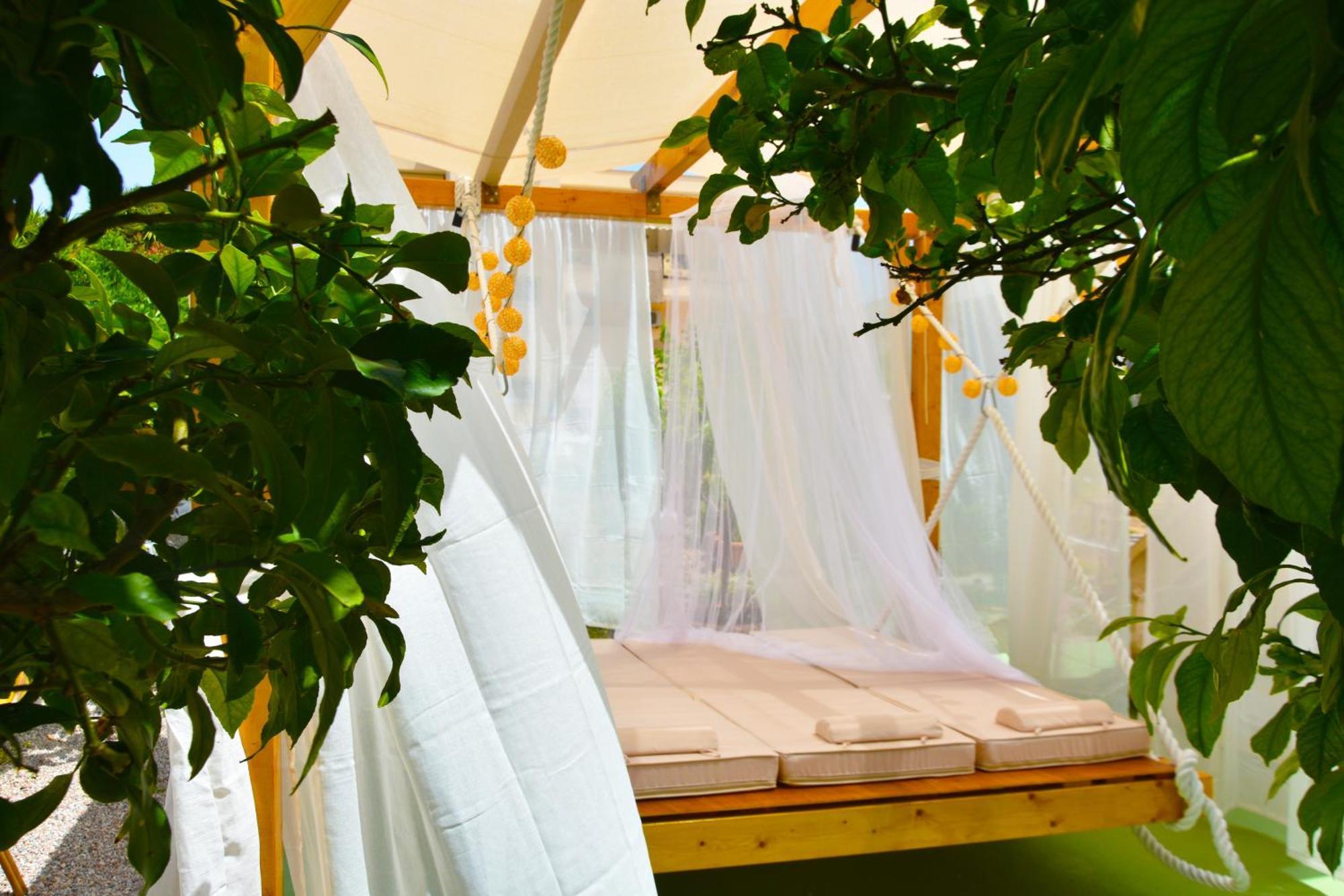 Converted Shed Studio & Garden Hanging Bed Порто-Рафти Экстерьер фото