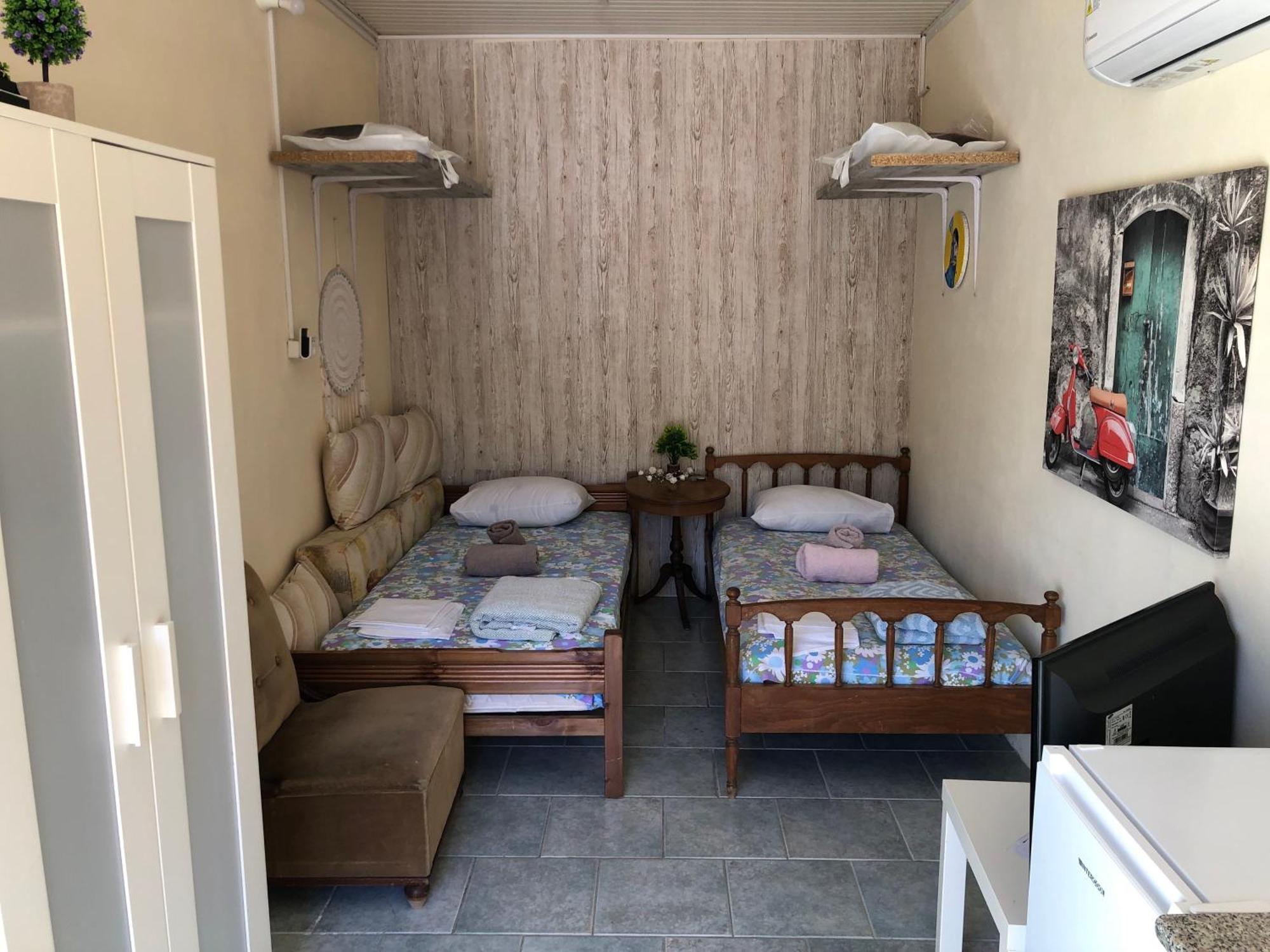 Converted Shed Studio & Garden Hanging Bed Порто-Рафти Экстерьер фото